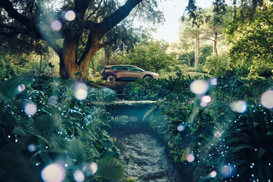  BMW Vision iNEXT 2018 года  (фото 35 из 128)